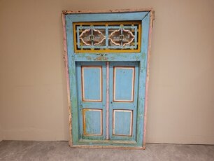 Altes orientalisches Fenster mit Fensterläden – 95 x 155 x 9 cm