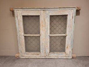 Alter Fensterrahmen mit Gitter – 160 x 125 x 13 cm
