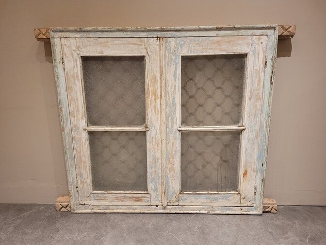 Alter Fensterrahmen mit Gitter – 160 x 125 x 13 cm