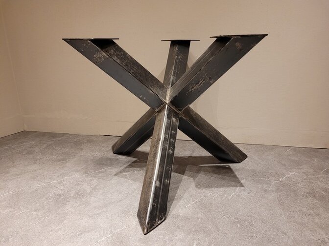 Großes 3-Beiniges-Tischgestell – Rustikal – 95 x 95 x 100 cm