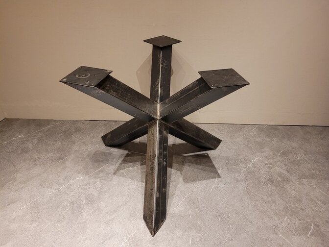 Großes 3-Beiniges-Tischgestell – Rustikal – 95 x 95 x 100 cm