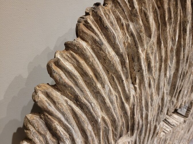 Runde Holz Dekoscheibe auf Ständer – 120 x 140 cm