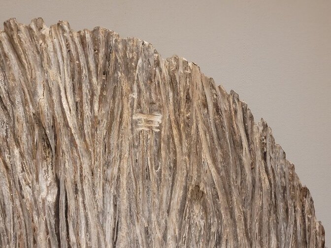 Runde Holz Dekoscheibe auf Ständer – 120 x 140 cm