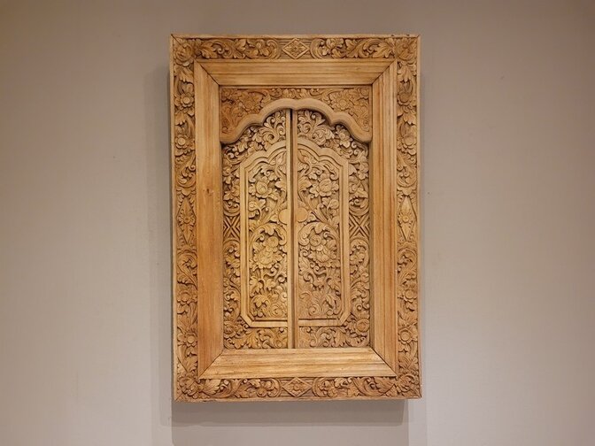 Fenster mit Rahmen – Holzschnitzerei – 65 x 95 cm