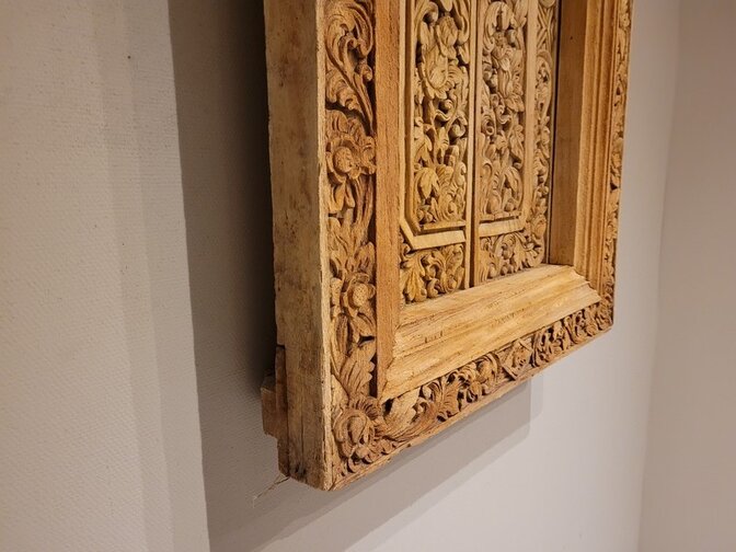 Fenster mit Rahmen – Holzschnitzerei – 65 x 95 cm