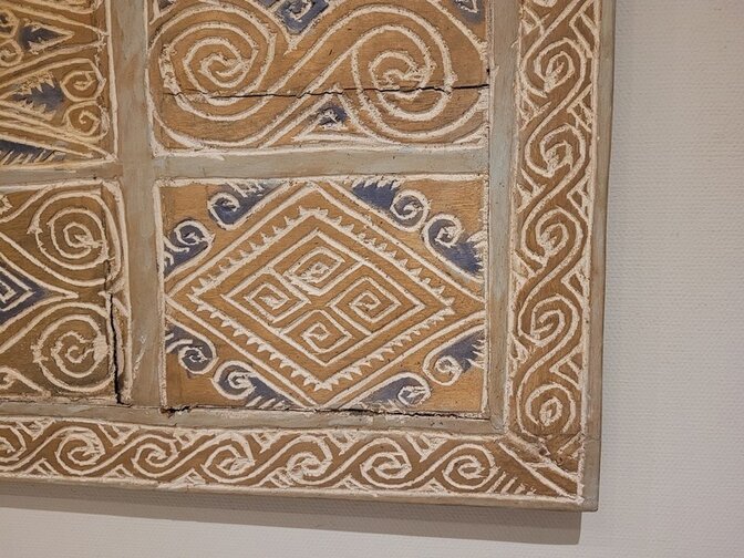 Wandpaneel mit Holzschnitzereien 100 x 70 cm