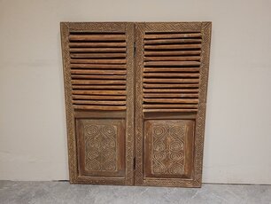 Louvre-Türen mit Schnitzereien – 85 x 100 cm