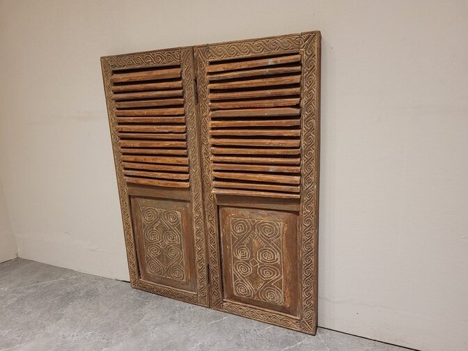 Louvre-Türen mit Schnitzereien – 85 x 100 cm