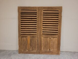 Louvre-Türen mit Schnitzereien – 90 x 100 cm