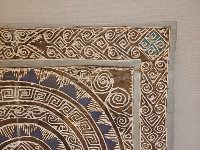 Wanddekoration mit Holzschnitzereien  100 x 100 cm