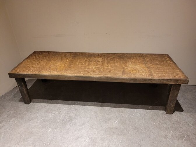 Couchtisch mit Holzschnitzerei – 70x200x50cm