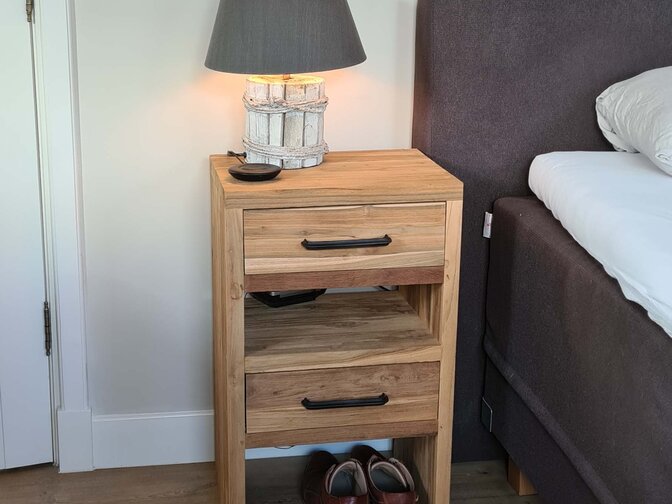 Teak Nachttisch 42 x 32 x 70 cm – Natural