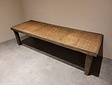 Couchtisch mit Holzschnitzerei – 70x200x50cm