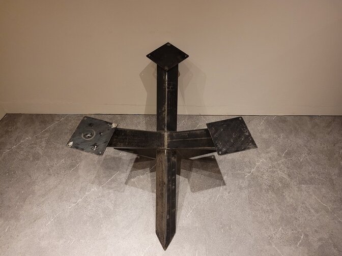 Großes 3-Beiniges-Tischgestell – Rustikal – 95 x 95 x 100 cm