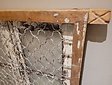 Alter Fensterrahmen mit Gitter – 160 x 125 x 13 cm