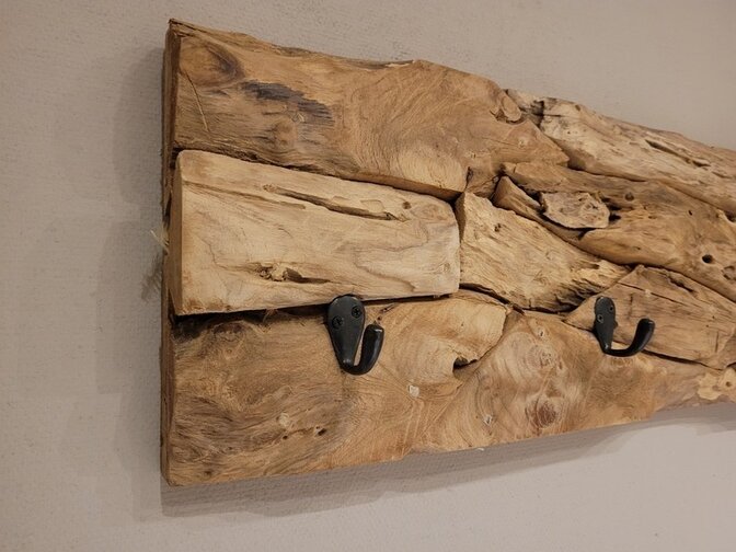 Wandgarderobe aus Teakholz 130 x 25 cm – Wurzelholz