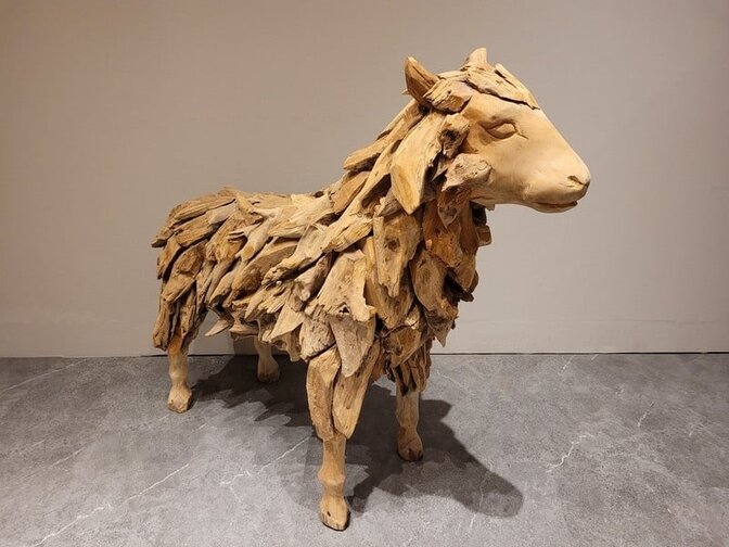 Stehende Schaf-Skulptur aus Treibholz
