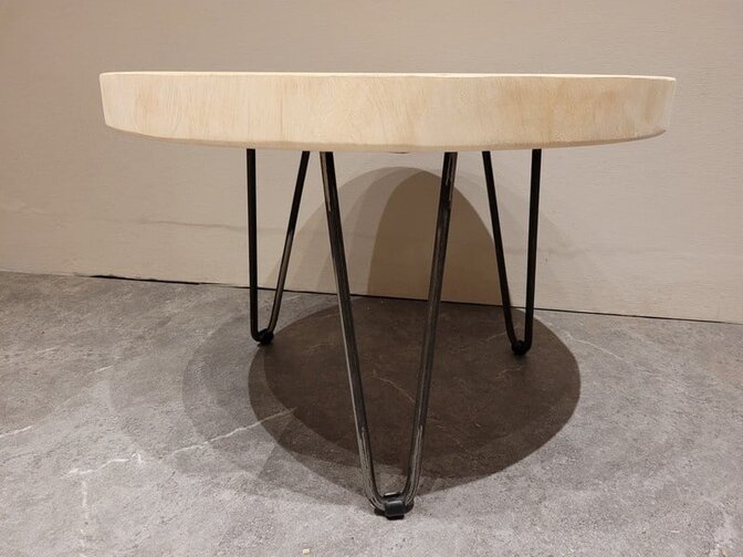 Runder Couchtisch mit Hairpins & Baumstamm-Tischplatte 60 x 41 cm