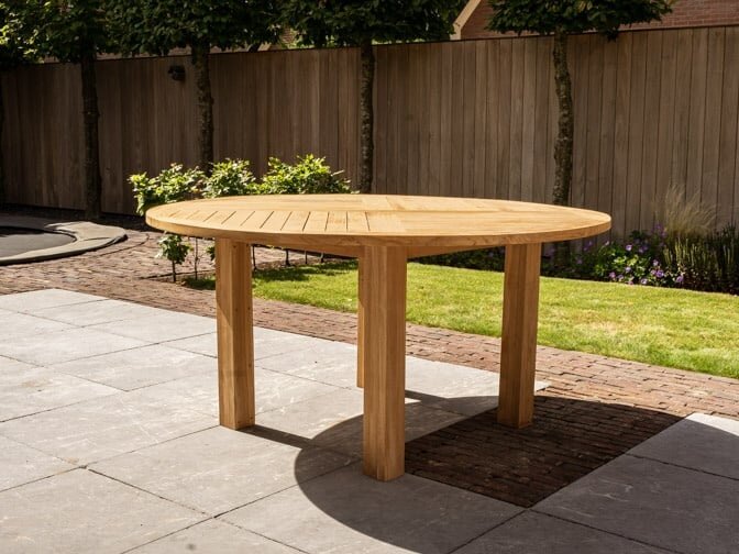 Teak-Gartenset Toscane 135 mit 4 stapelbaren Stühlen