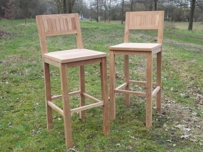 Teakholz-Bartisch mit 4 Barhockern