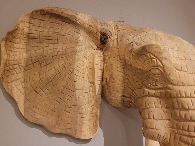 Elefantenkopf aus Holz