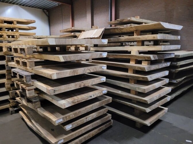 Suar-Baumstamm-Tisch 300 cm