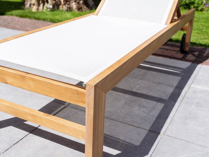 Trento-Teak-Liege mit Batyline in Creme