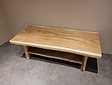 Couchtisch aus Suar-Baumstamm 60x150x50 cm – mit unterer Ablage