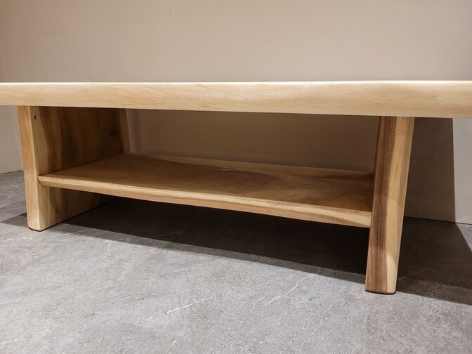 Couchtisch aus Suar-Baumstamm 60x150x50 cm – mit unterer Ablage