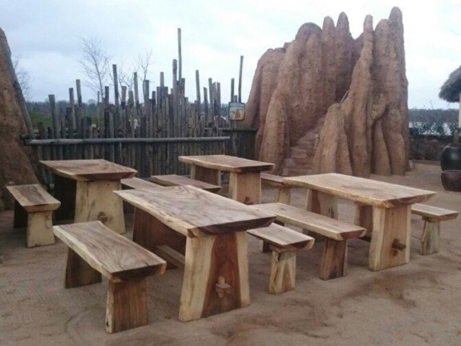 Suar-Baumstamm-Tisch 150 cm