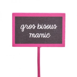 4A Chalkboard on stick “Gros Bisous Mamie” | Colour: Pink | Height 5.5 centimeter | Width 3.5 centimeter | Length ± 15 centimeter | Per 25 picks