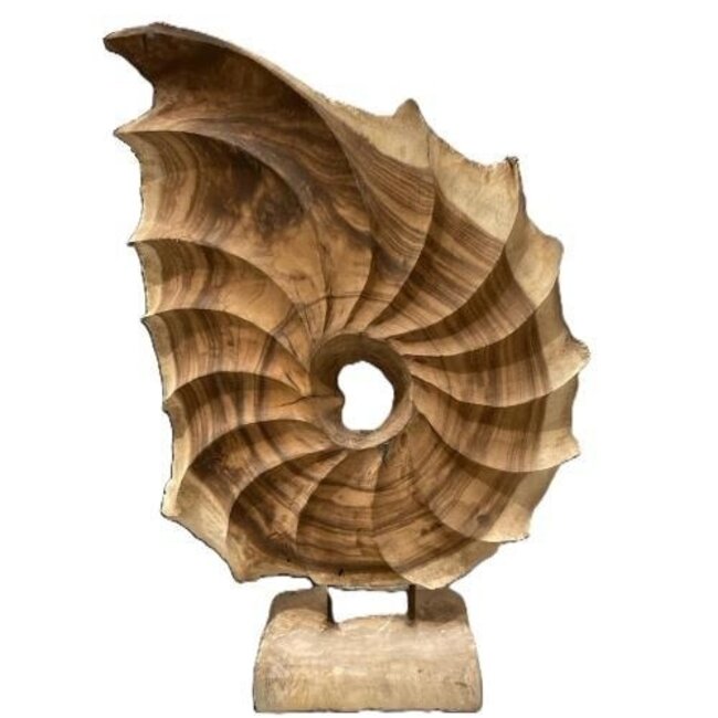 Teak Shell on Stand “Kerang” | Colour: Brown | Length 50 centimetres | Width 15 centimetres | Height 84 centimetres | Per shell