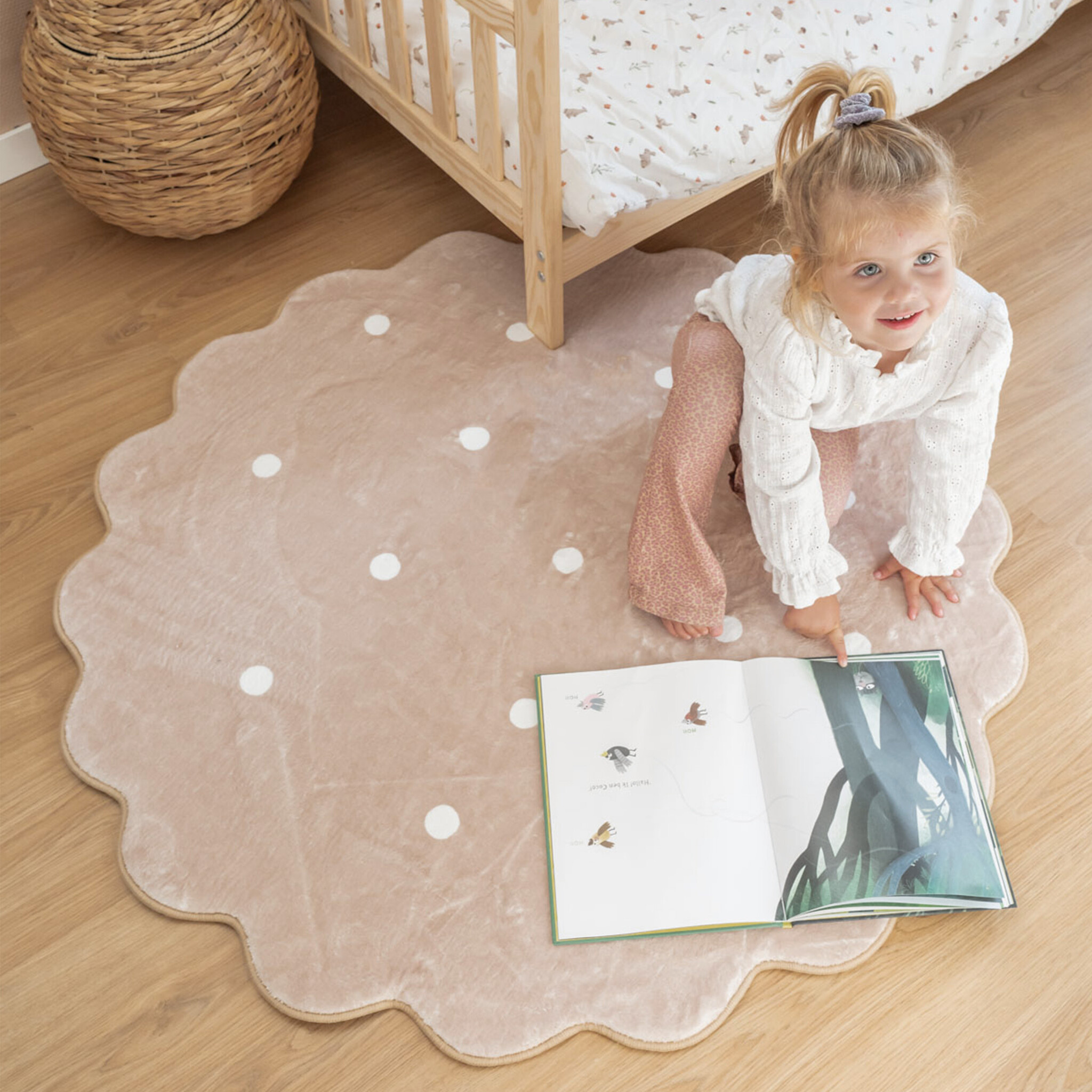 Rund Matta För Barnrum - Cloudy Dots Beige