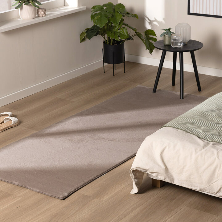 Mjuk låghårig löpare – Cosy Taupe