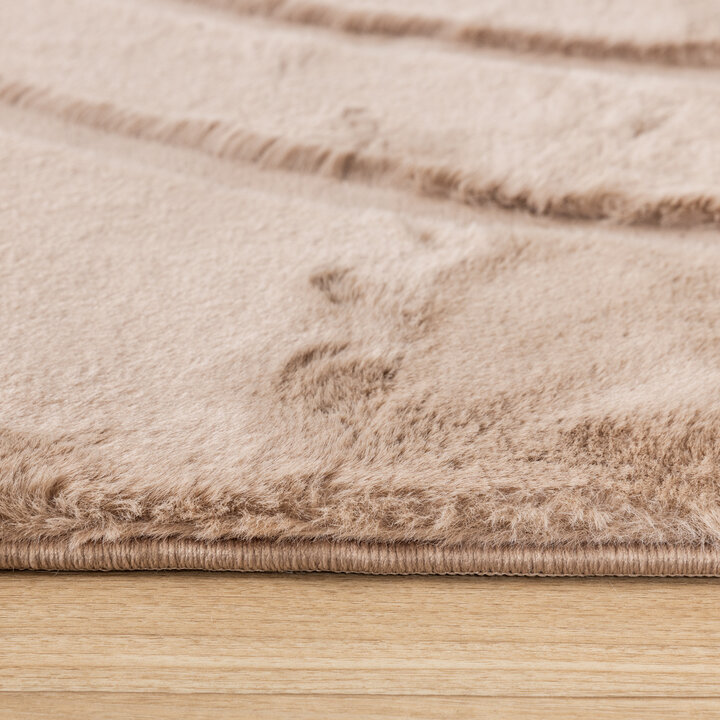 Fluffig matta | Carvy Curves taupe hos Volero