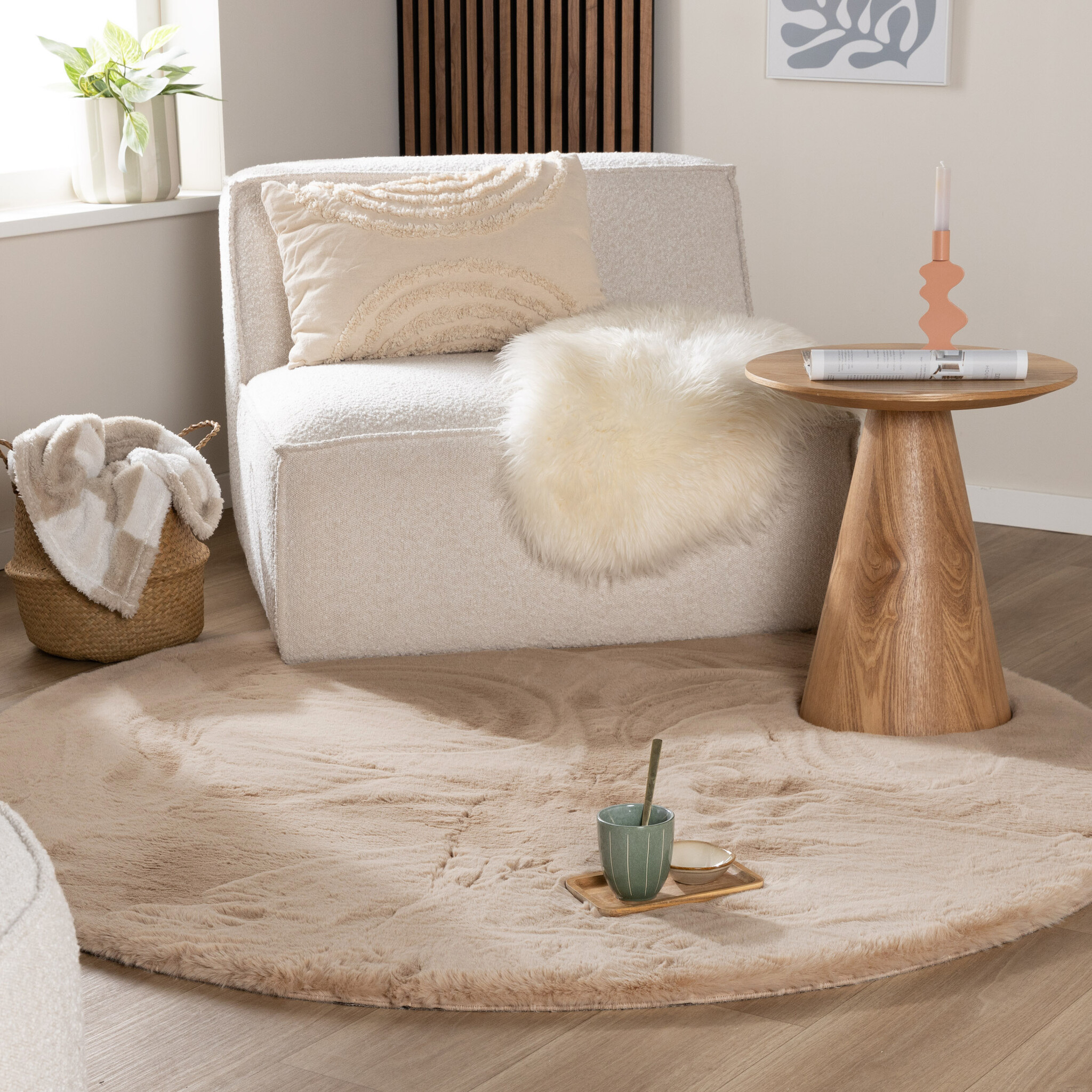 Rund matta med lång lugg – Comfy Supreme Beige