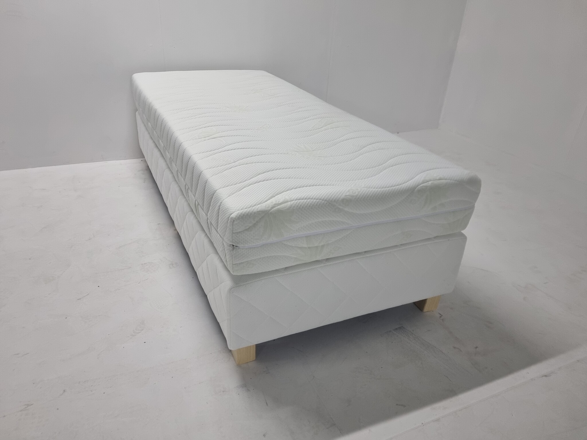 Oslo basic + matras - 90cm