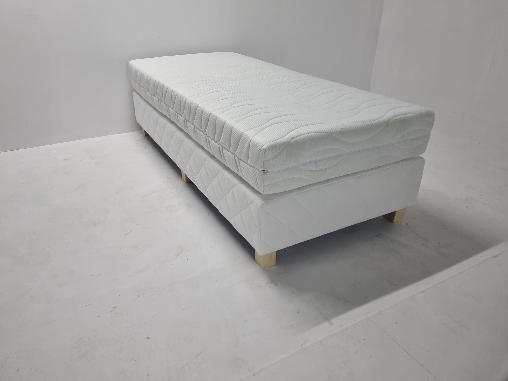 Oslo basic + matras - 80cm