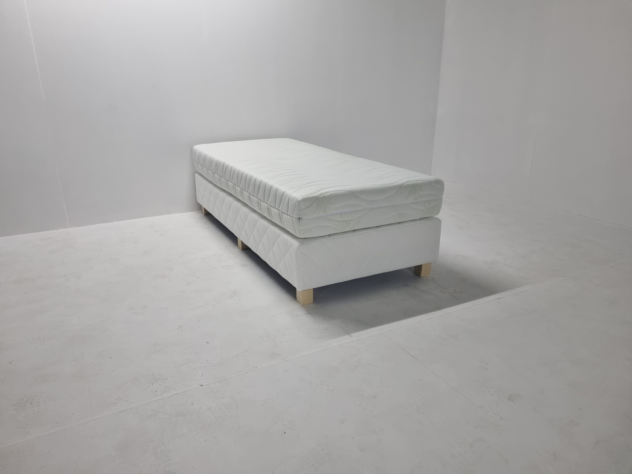 Oslo basic + matras - 80cm