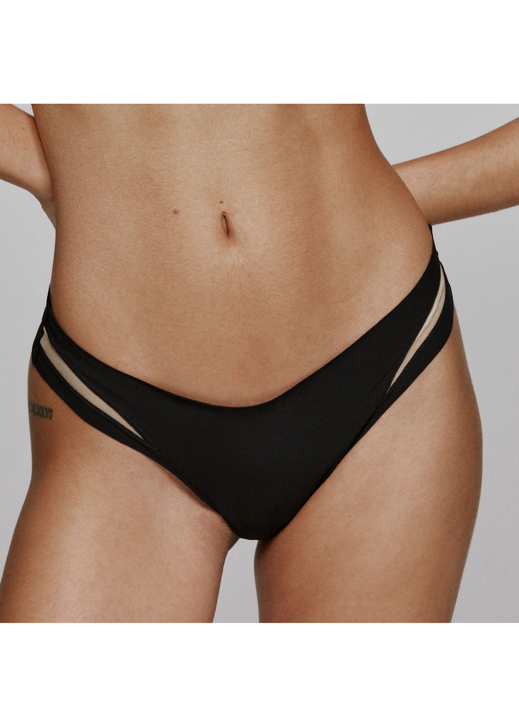Sarda Sarda Avit String
