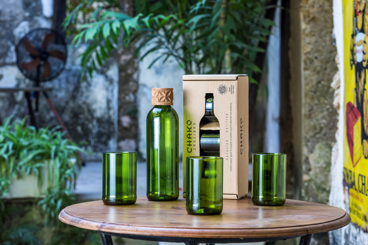 Karaf Kitale met houten dop Karaf Kitale met houten dop