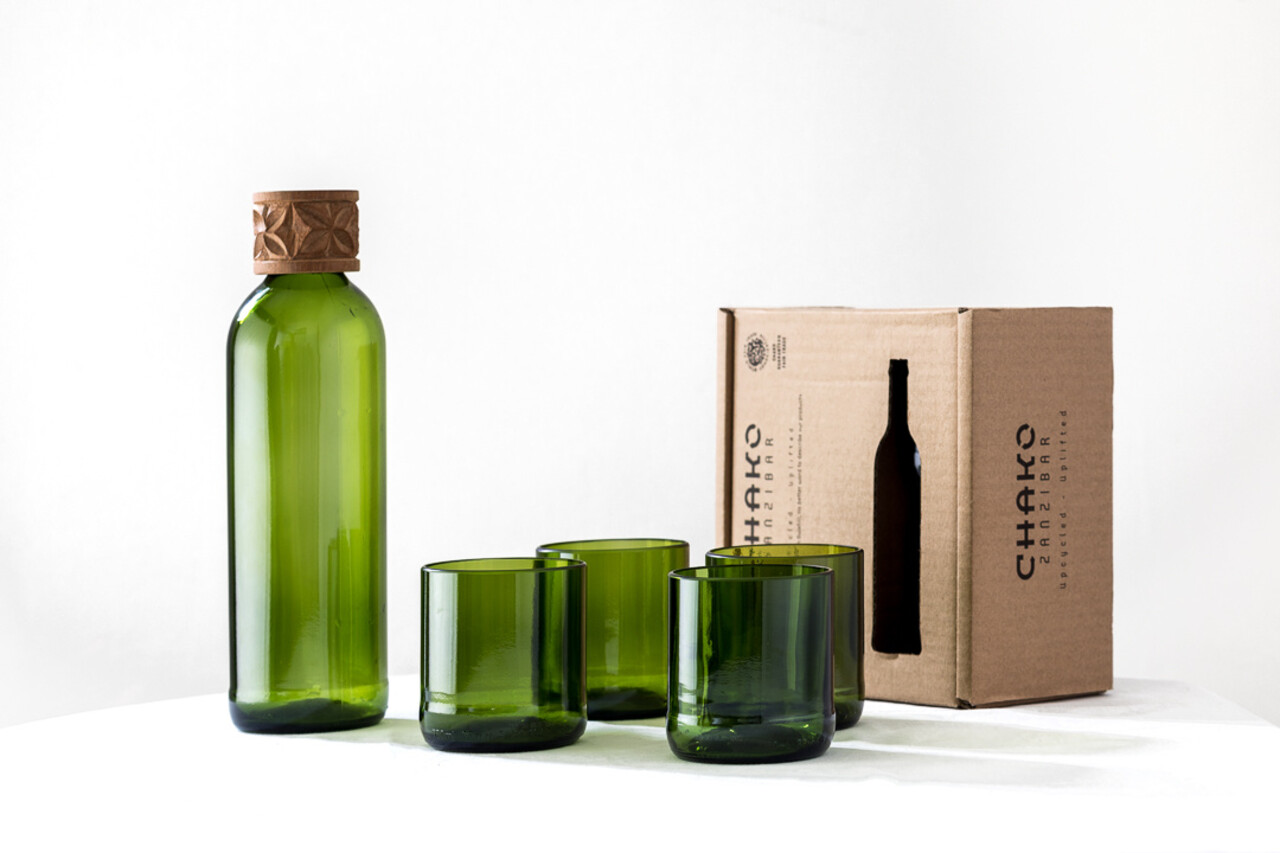 Karaffe und 4er-Set Trinkgläser