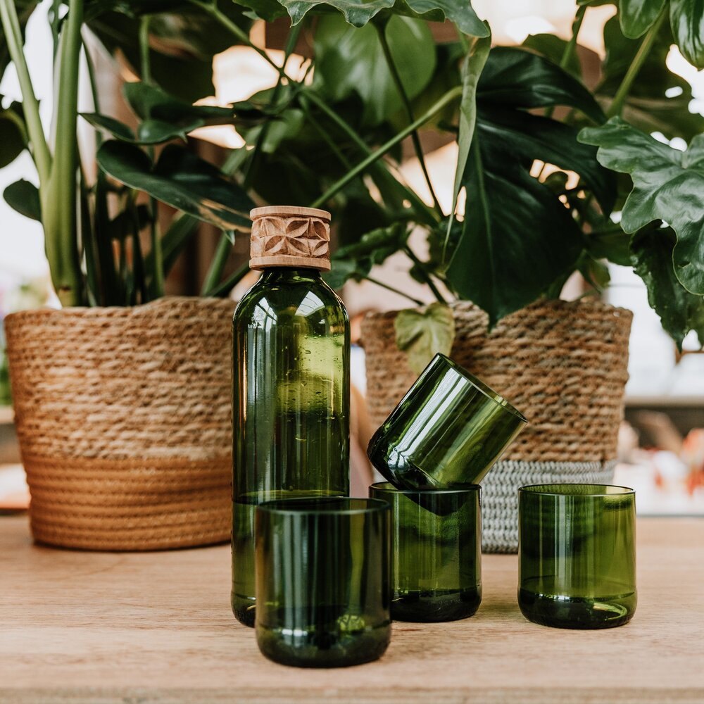 Carafe and set of 4 drinking glasses Carafe and set of 4 drinking glasses