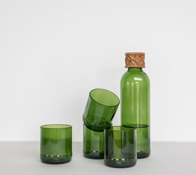 Carafe and set of 4 drinking glasses Carafe and set of 4 drinking glasses