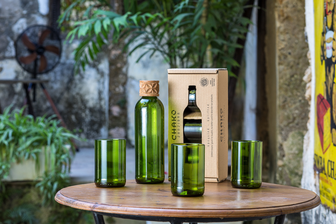 Relaxdays Waterkan met 4 glazen, fles met deksel, kan met 1 Relaxdays Waterkan met 4 glazen, fles met deksel, kan met 1