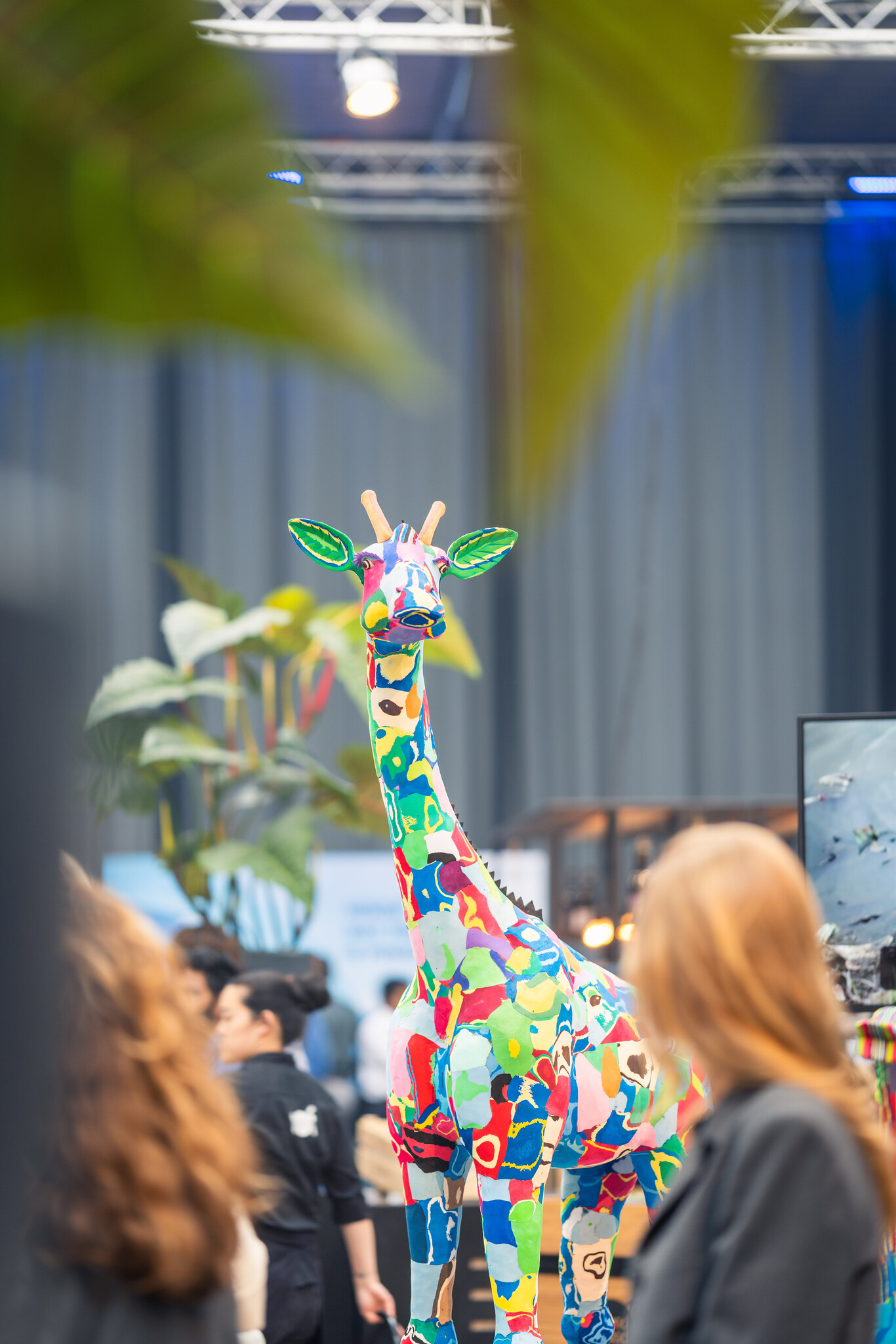 Kleurrijke kunst met een diepe betekenis: Ocean Sole bij het Helen Dowling Instituut Kleurrijke kunst met een diepe betekenis: Ocean Sole bij het Helen Dowling Instituut