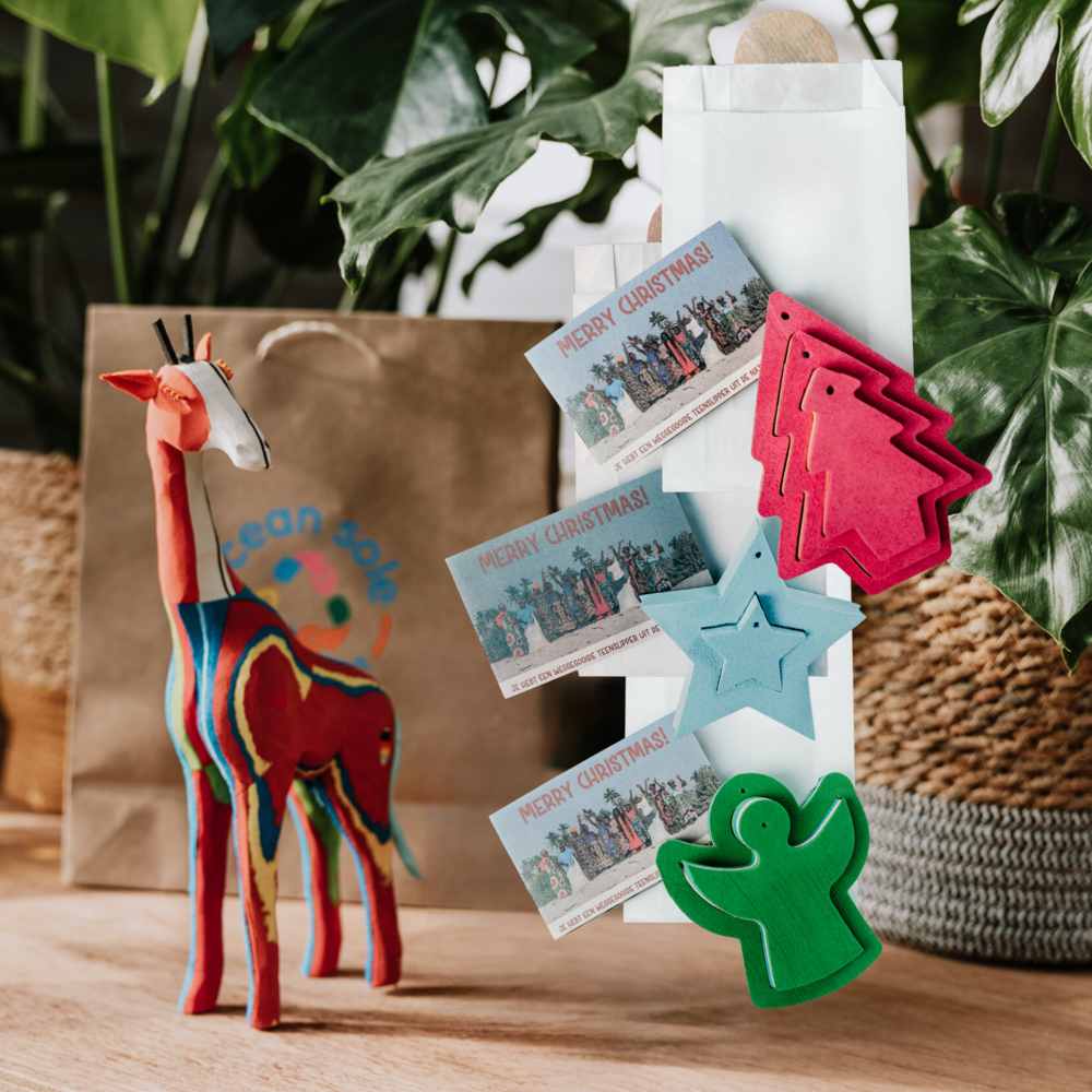 Giraffe mittelgroß + 3 Weihnachtshänger Giraffe mittelgroß + 3 Weihnachtshänger