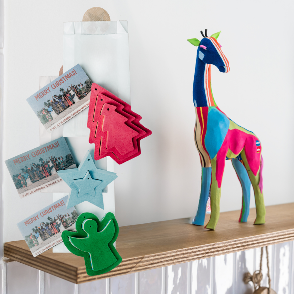 Giraffe mittelgroß + 3 Weihnachtshänger Giraffe mittelgroß + 3 Weihnachtshänger