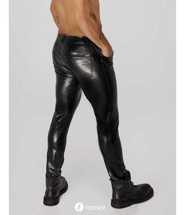* NOIR handmade Wetlook herenbroek met slangen-reliëf – Noir Handmade