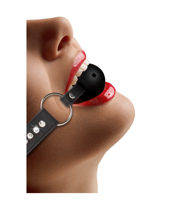 Ouch! by Shots Ademend Ball Gag met diamanten gestikte straps